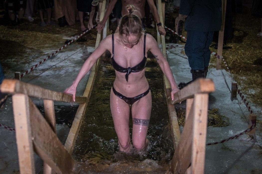 Фото Крещенские купания 2026: когда и как правильно окунуться в прорубь 2